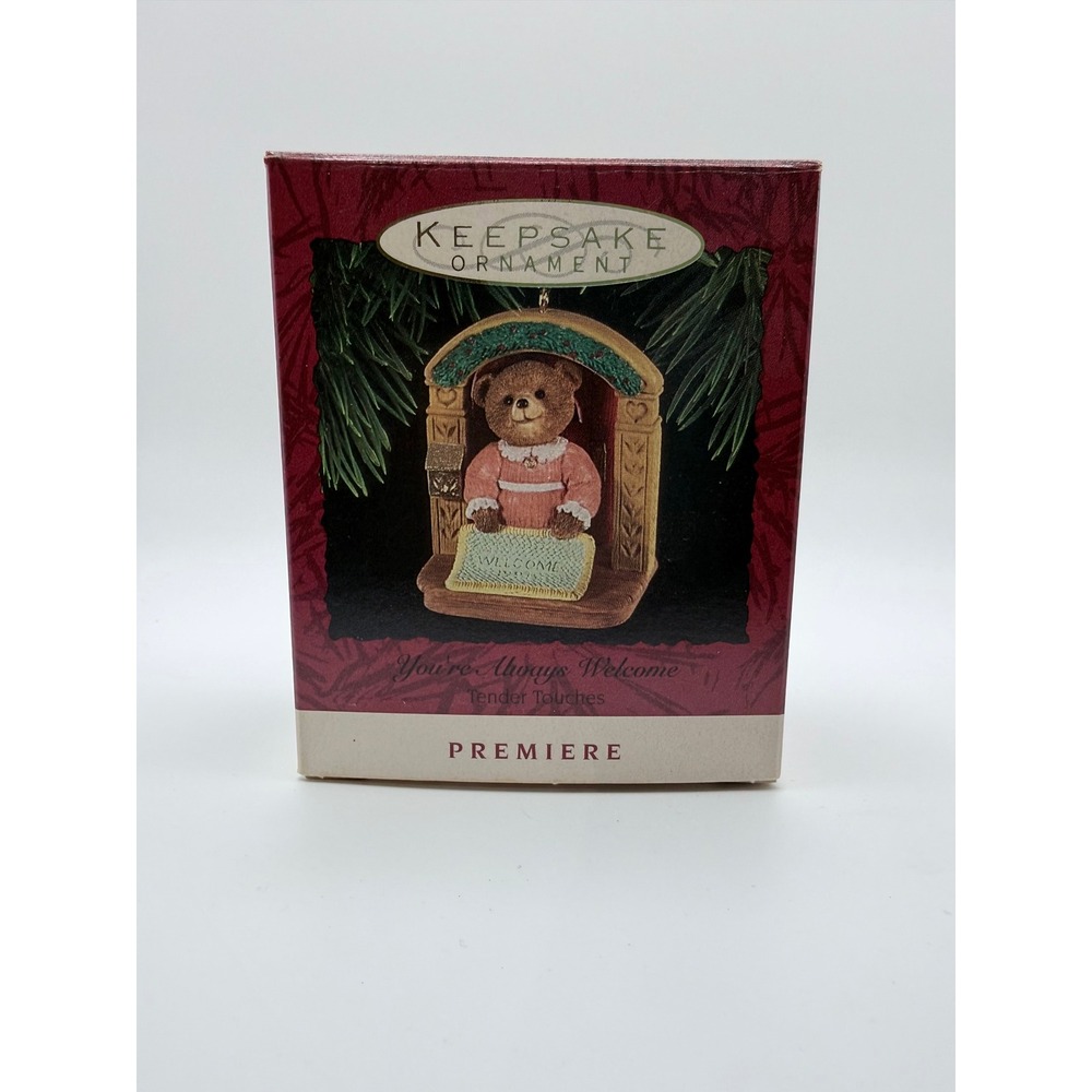 Tender Touches Always Welcome Bear Christmas Hallmark Keepsake Ornament‎ 1993
